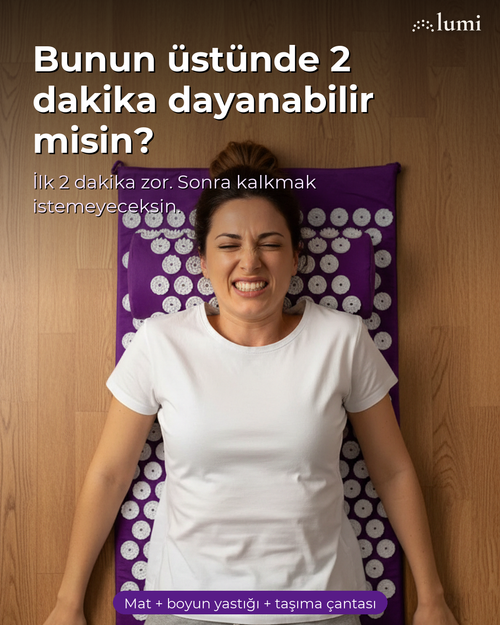 Mor akupresür matı (dikenli minder) üzerinde uzanan kadın, Lumi Mat seti